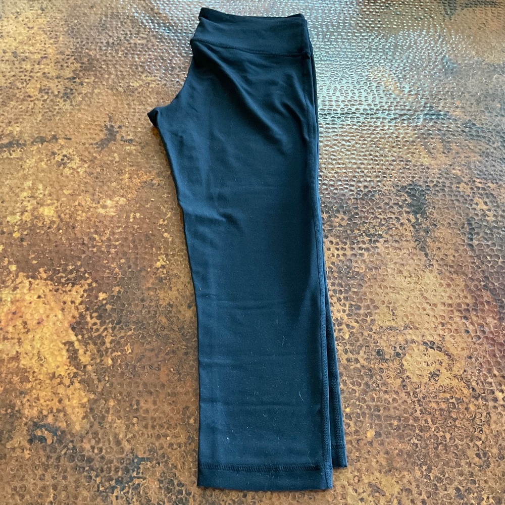 90 Degree by Reflex Capri Leggings. Size M Black